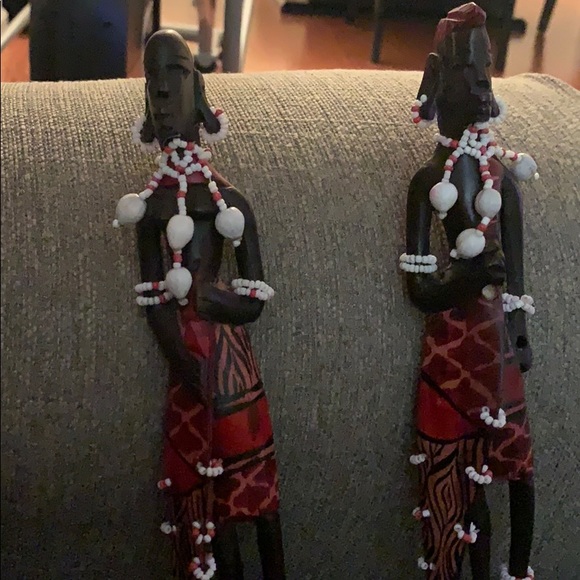 Man and woman statues from Africa